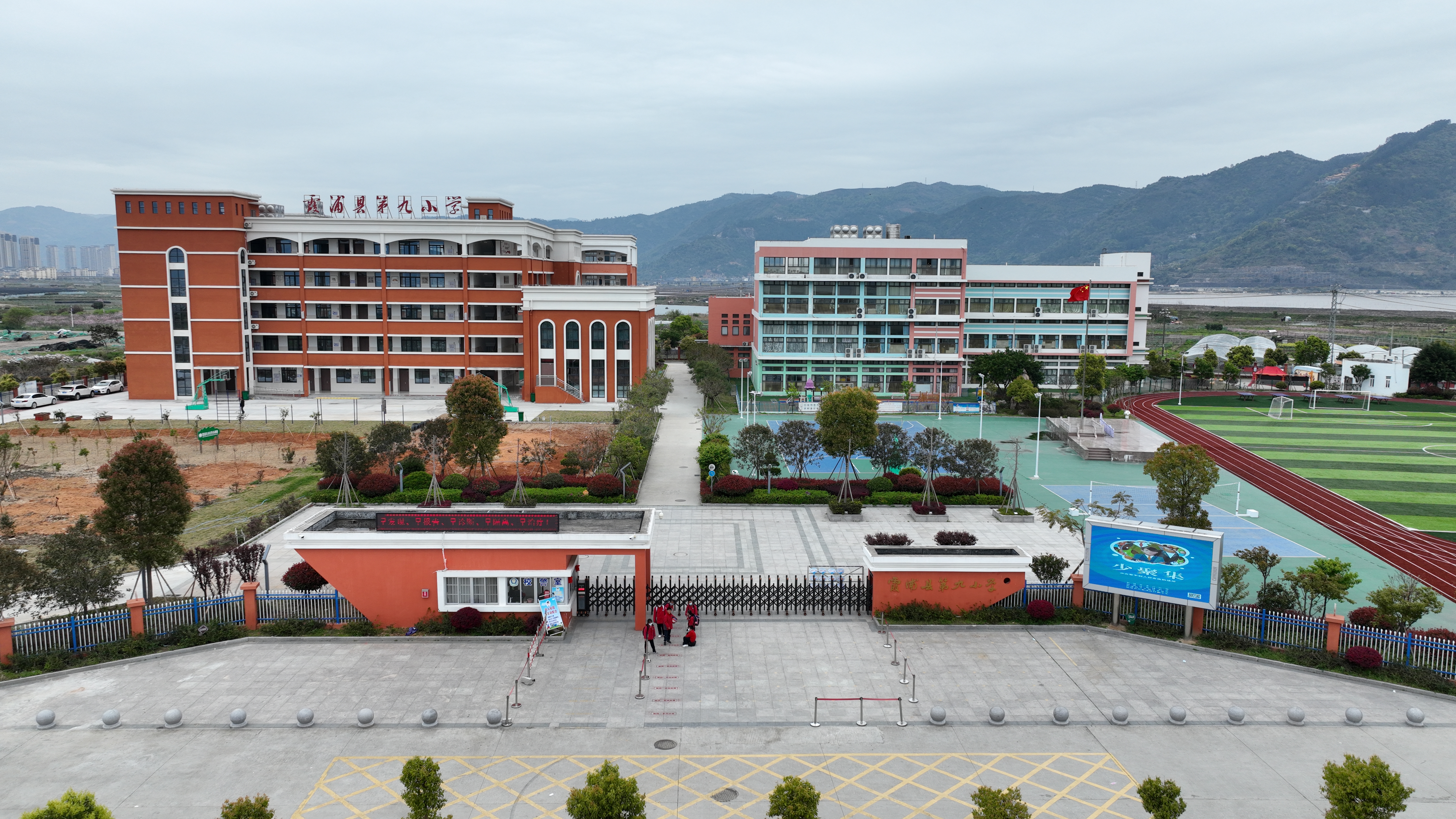 九小校园航拍（正面）　宋灏然2022.3